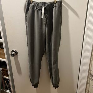 Lululemon mid-rise jogger